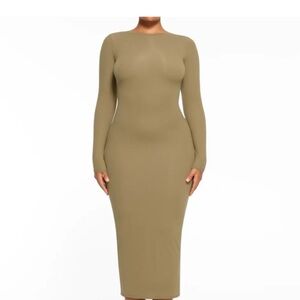 Skim fits everybody dress khaki